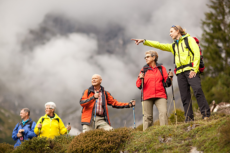 Groupe encadré par un guide de montagne