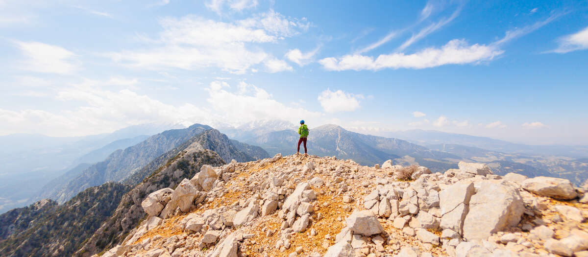 Randonneuse en montagne