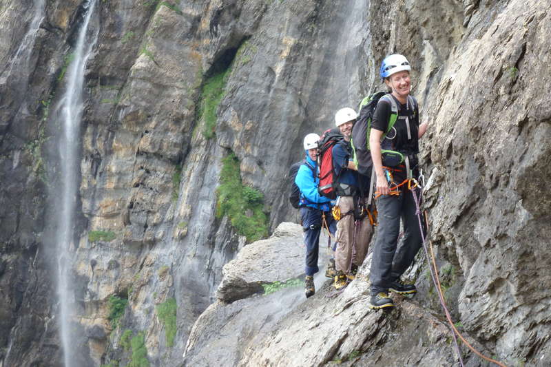 Ascension guidée du mur du cirque de Gavarnie avec les guides de Caminando