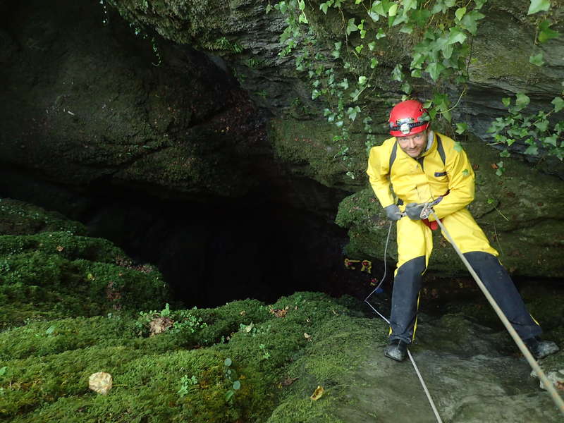 Journée traversée spéléo avec les moniteurs de Caminando