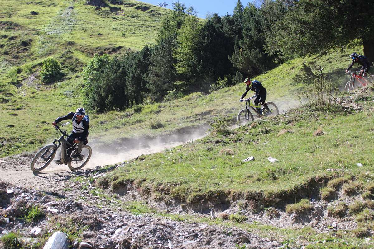 Session de VTT descente à Cauterets ou Barèges tous les mercredis avec les moniteurs de Caminando