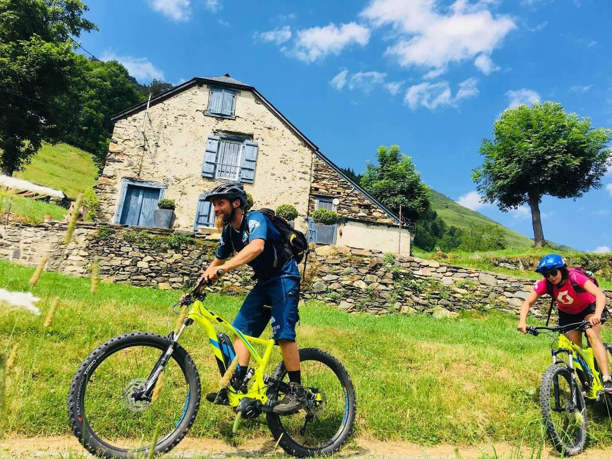 Moment plaisir en VTT à assistance électrique autour d'Argelès Gazost