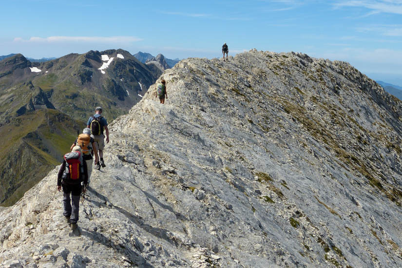 Arrivée au col de Pène Blanque sous le Grand Gabizos