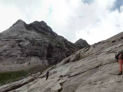 Grande voie d'escalade en initiation dans les Pyrénées