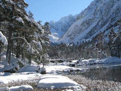 Randonnée à raquettes au lac des Huats 