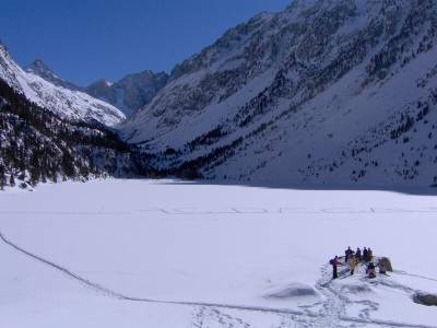 Randonnée à raquettes au lac de Gaube en journée