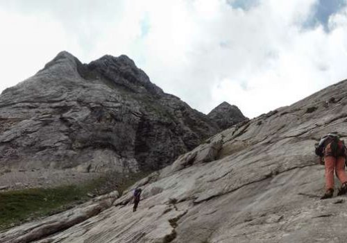 Grande voie d'escalade en initiation dans les Pyrénées