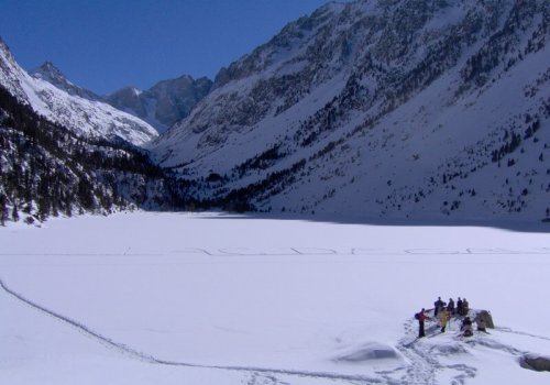 Randonnée à raquettes au lac de Gaube en journée