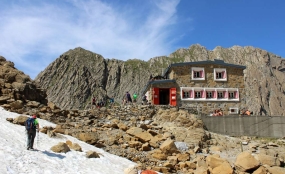 Refuge des Sarradets ou de la Brèche